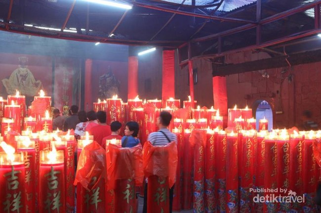 Potret Lilin Raksasa di Petak Sembilan, Jakarta