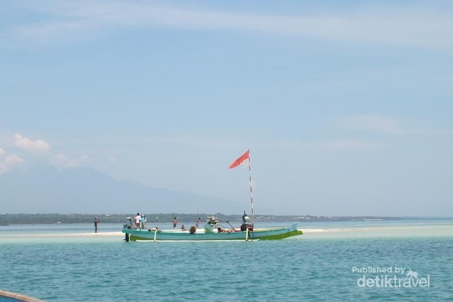 Pulau Pasir di Lombok yang Bikin Tak Mau Pulang