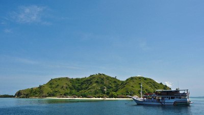 Pulau Transit di Flores Ini Seindah Surga!
