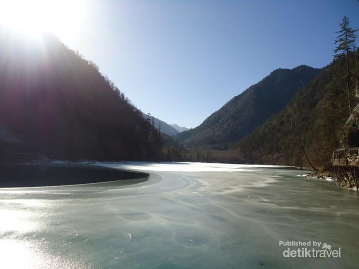 Punya Danau 5 Warna, Ini Cantiknya Taman Nasional China