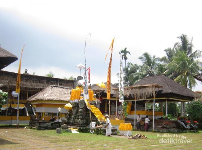 Pura Penataran Sasih Konon Punya Pecahan Bulan