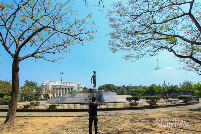 Rizal Park, Taman Indah Di Tengah Kota Manilla