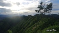 Mengejar matahari terbit di Bukit Besek