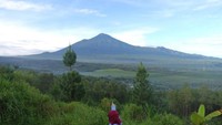 View Gunung Slamet dari Desa Cikedung