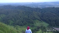 Pemandangan dari atas Bukit Besek