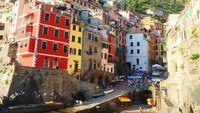 Riomaggiore, desa pertama yang dapat dijangkau dari stasiun La Spezia