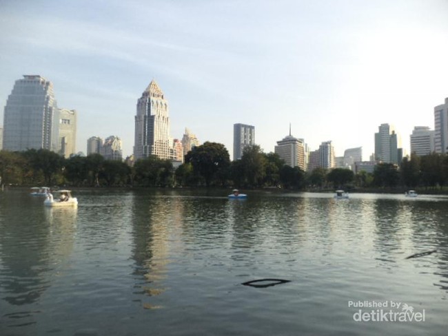 Santai Sore di Bangkok, Coba Lumphini Park