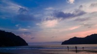 Pantai Sipelot tampak sore hari