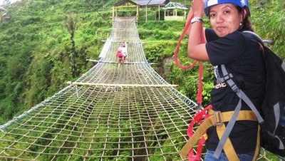 Seberangi Jembatan Tali Demi Dapatkan View Cantik