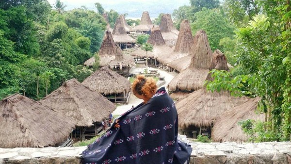 Kampung adat Praijing. Selain kampung adat Ratenggaro terdapat juga kampung adat Praijing yang enggak kalah indahnya. Jika mau pengunjung bisa menginap di sini. Kampung adat Praijing. Selain kampung adat Ratenggaro terdapat juga kampung adat Praijing yang enggak kalah indahnya. Jika mau pengunjung bisa menginap di sini.