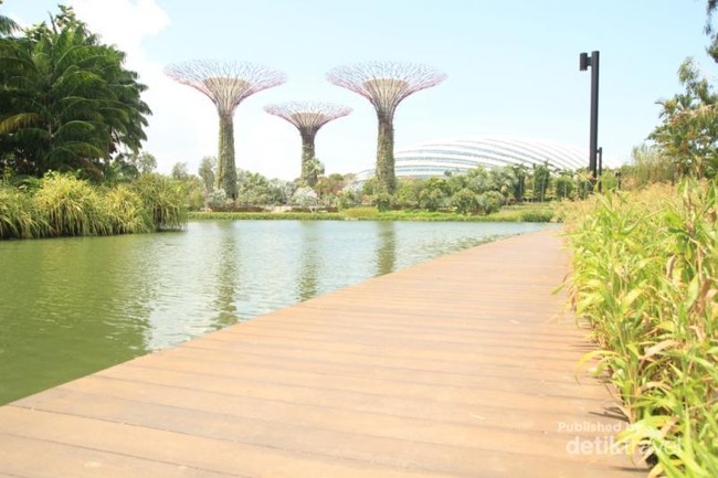 Seharian Menikmati Singapura, Tentu Saja Bisa!