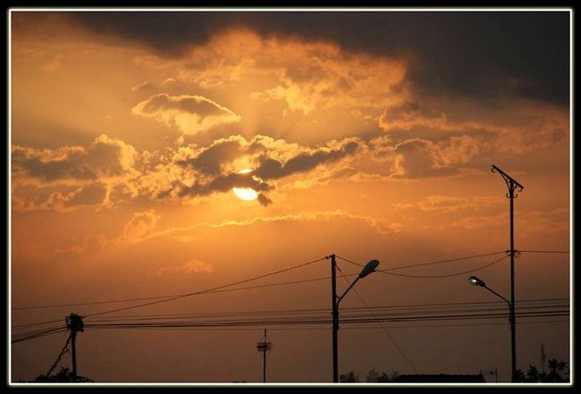 Senja dari Balik Kereta