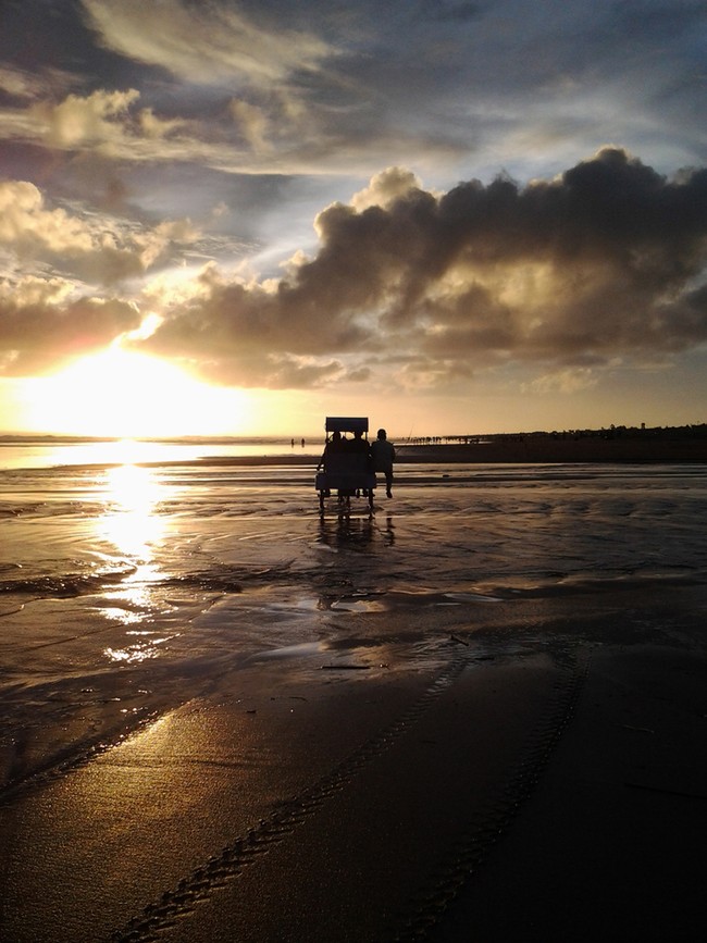 Senja di Parangtritis, Dahsyat!