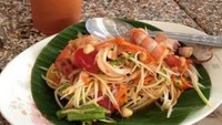Papaya Salad Seafood and Thai Tea