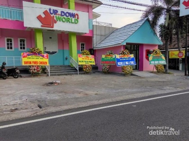 Sensasi Dunia yang Terbolak-Balik di Yogyakarta
