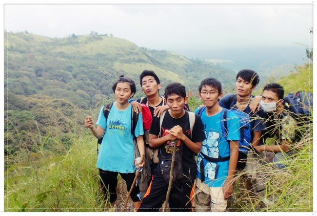 Seru! Ramai-ramai Mendaki Gunung Arjuno Malang