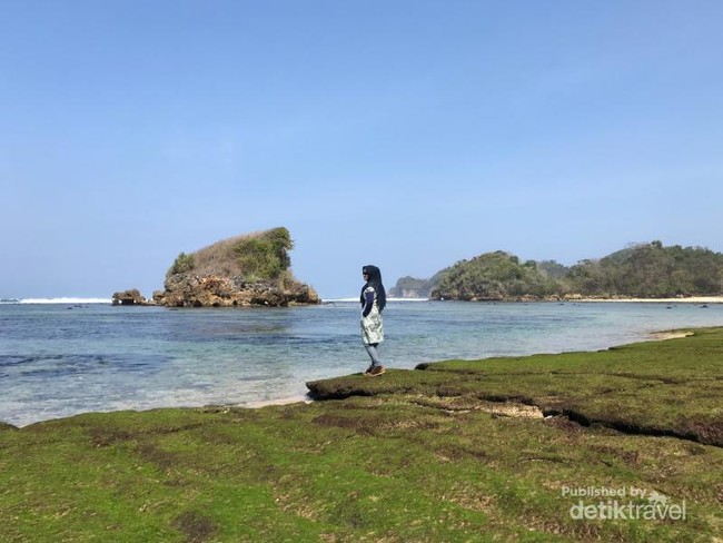 Siap Jatuh Cinta Lagi dengan Pantai Kondang Merak Malang?