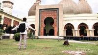 Sisi depan masjid