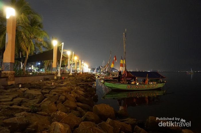 Sudut-Sudut Pantai Ancol yang Sepi