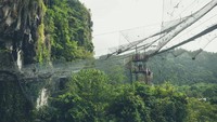 Helena Sky Bridge , diantara  pegunungan karst berumur ribuan tahun