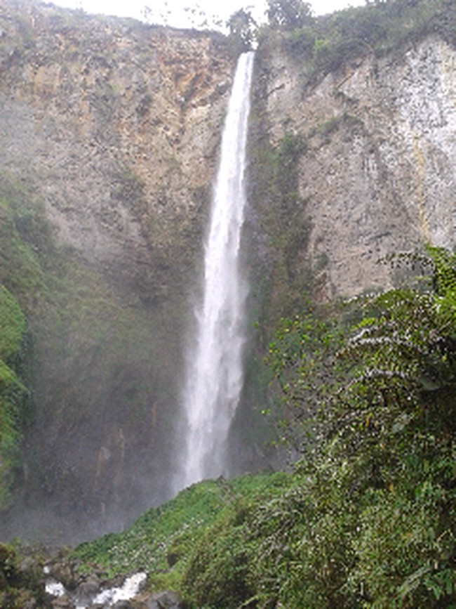 Sumatera Utara Punya Air Terjun Berbentuk Pisau
