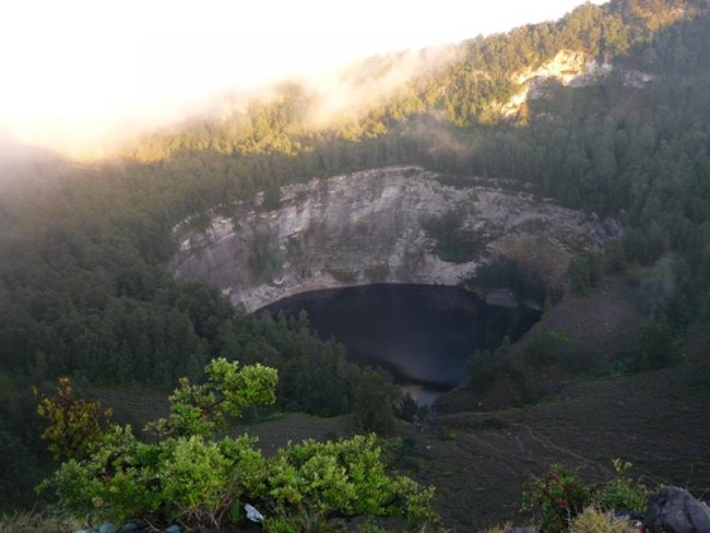 Sunrise Dahsyat di Danau Kelimutu