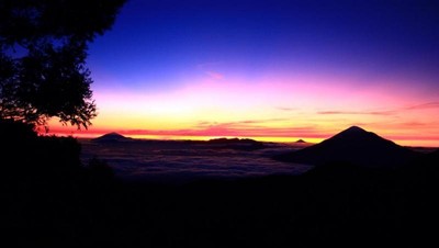 Sunrise di Gunung Papandayan, Cantiknya Juara!