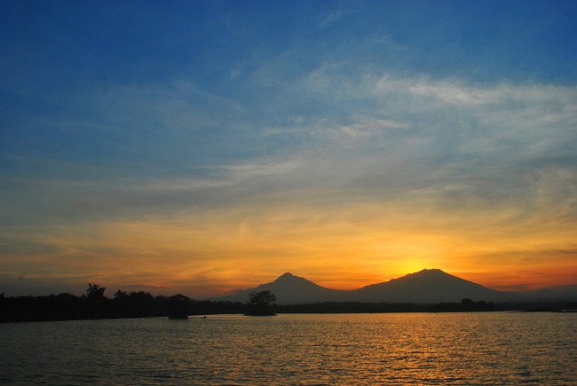 Sunset di Kuta Lewat! Waduk Cengklik di Boyolali Lebih Keren