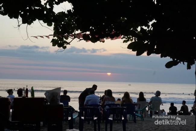 Sunset Kuta yang Selalu Menghangatkan Suasana