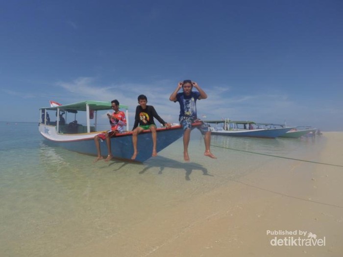 Tabuhan, Pulau Kecil Nan Indah di Selat Bali