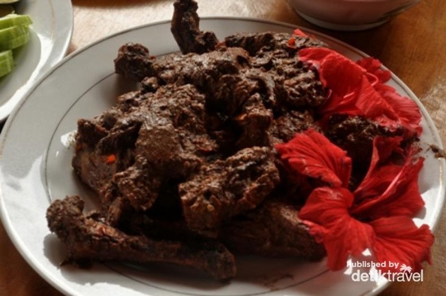 Tahun Baruan di Danau Toba, Enaknya Makan-makan