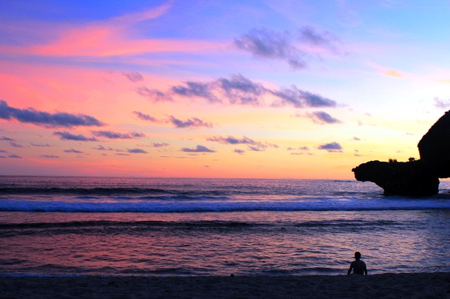 Tak Disangka, Pantai Siung Punya Sunset Secantik Ini!
