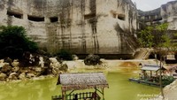 Terdapat Danau Buatan yang bisa digunakan untuk berfoto