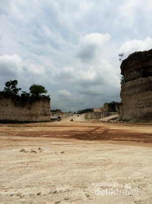 Tebing Kapur yang Indah dari Madura
