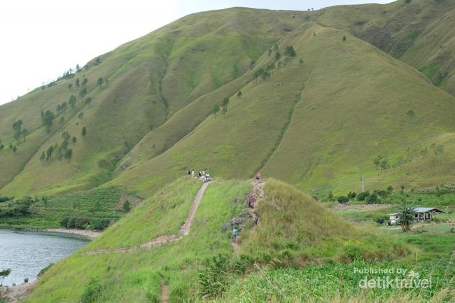 Tempat Kemping Ceria di Danau Toba