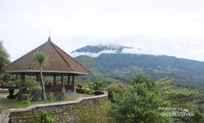 Tempat Terbaik Menyaksikan Gagahnya Merapi Hingga Merbabu
