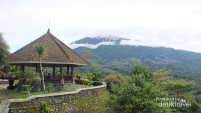Tempat Terbaik Menyaksikan Gagahnya Merapi Hingga Merbabu