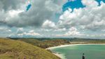 Tengok Cantiknya Lombok dari Puncak Bukit Merese