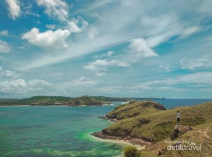 Tengok Cantiknya Lombok dari Puncak Bukit Merese