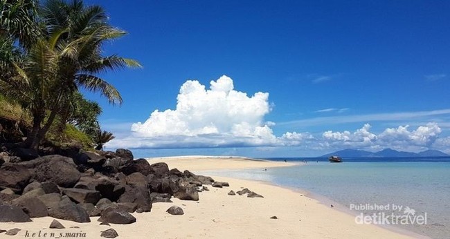 Terhipnotis oleh Pesona Pulau Mahoro