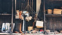 Kerajinan tangan masyarakat Kampung Naga