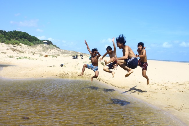 Wisata dengan Misi Sosial