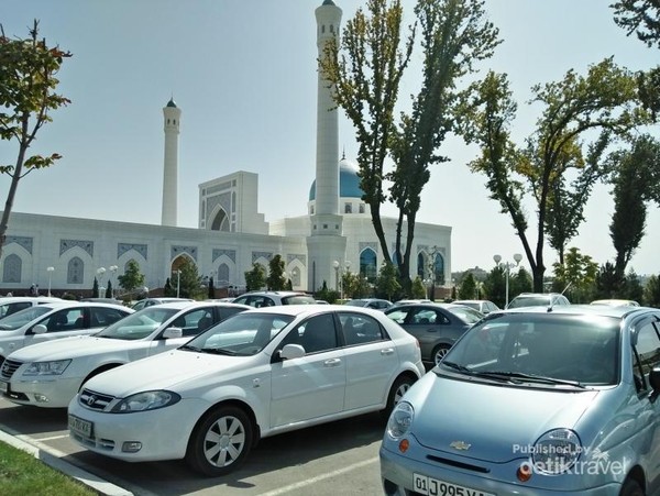 Masjid Minor, dikenal juga sebagai masjid putih yang cantik
