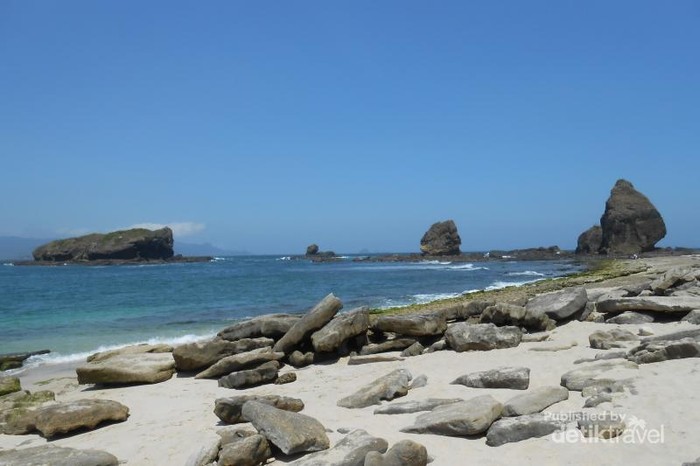 Yang Masih Perawan di Jember, Pantai Papuma