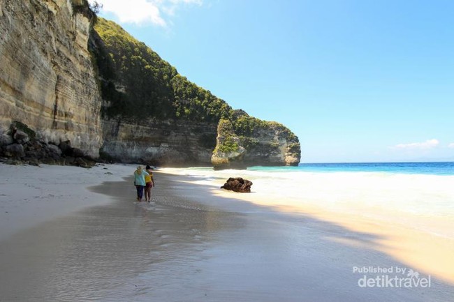 Yang Perawan di Bali, Pantai Suwehan