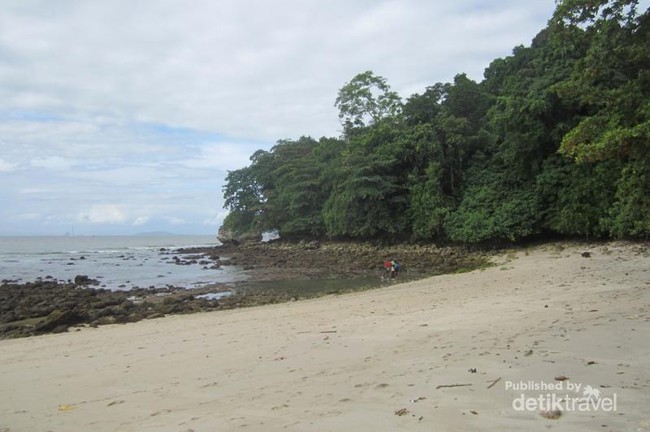 Yang Unik di Nusakambangan, Pantai Karang Bolong