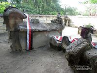 Makam Tua di Samosir