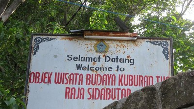 Ziarah ke Makam Raja-raja Samosir