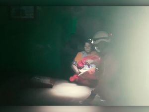 Video: Banjir Setinggi 1 Meter Rendam Kebon Pala Jaktim, 60 KK Terdampak