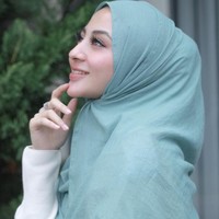 Margin Winaya atau yang dikenal dengan nama Margin Wieheerm dikenal karena perannya sebagai Aisyah di sinetron Cahaya Cinta dan Mila di Fitri pada 2019.  Foto: Dok. Instagram @mwbymargin_catalog.